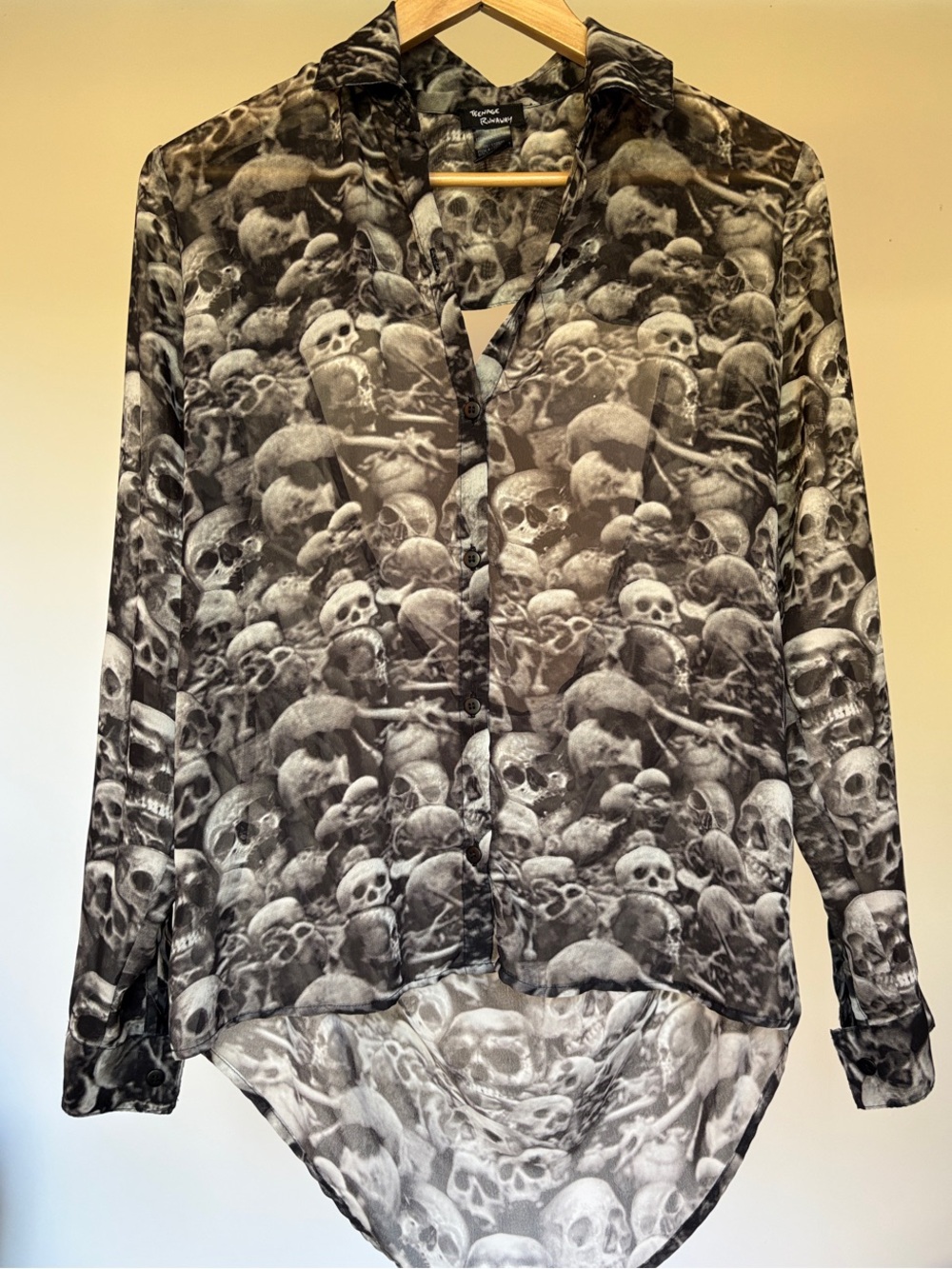 Hot Topic Y2K Teenage Runaway Skull Print Open Back Button-Up Women's Blouse